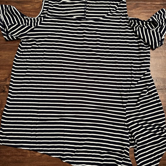She + Sky Black and White Asymmetrical Blouse - Picture 1 of 2
